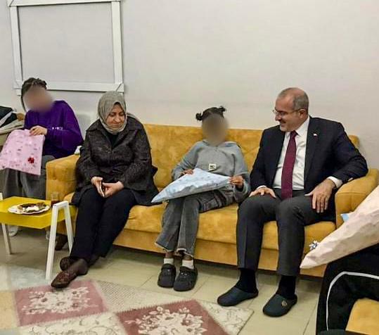 VALİ VE EŞİNDEN ÇOCUK EVLERİNE ZİYARET
