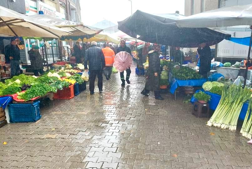 OLUMSUZ HAVA PAZARCI ESNAFINA ENGEL OLDU