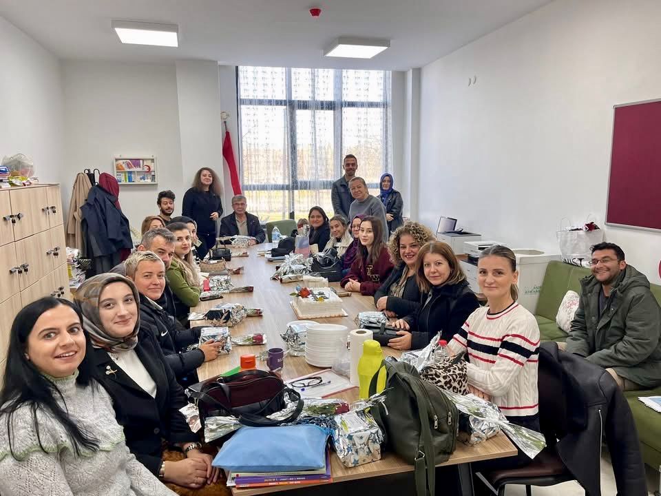 BAŞKAN ÇELİK’TEN ÖĞRETMENLERE OKULLARINDA ZİYARET