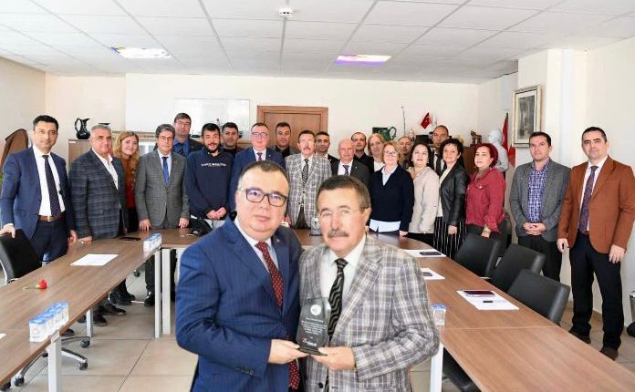 MEMURİYET HAYATINA BAŞKAN YARDIMCILIĞI İLE VEDA ETTİ