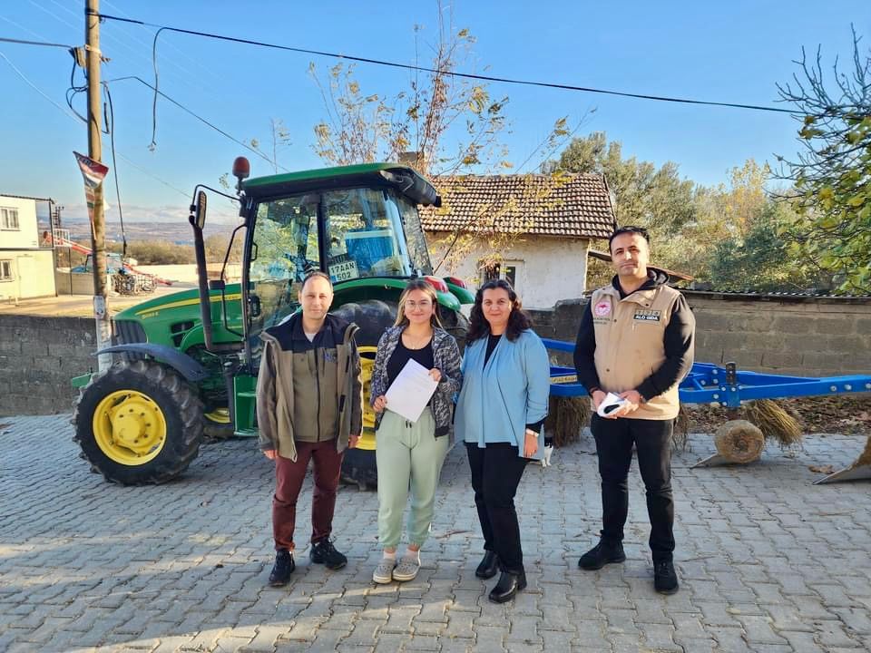 HAYVANLARININ YEMİNİ KENDİ KARŞILIYOR