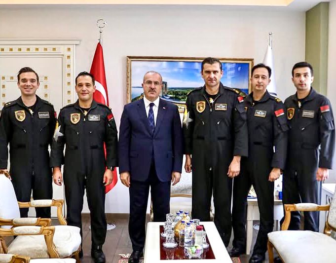 SOLOTÜRK’TEN GÖSTERİ ÖNCESİ VALİYE ZİYARET