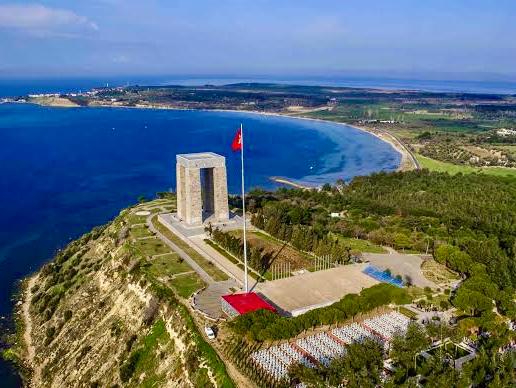 ŞEHİTLER ABİDESİ, DÜNYA TARİHİNE IŞIK TUTUYOR