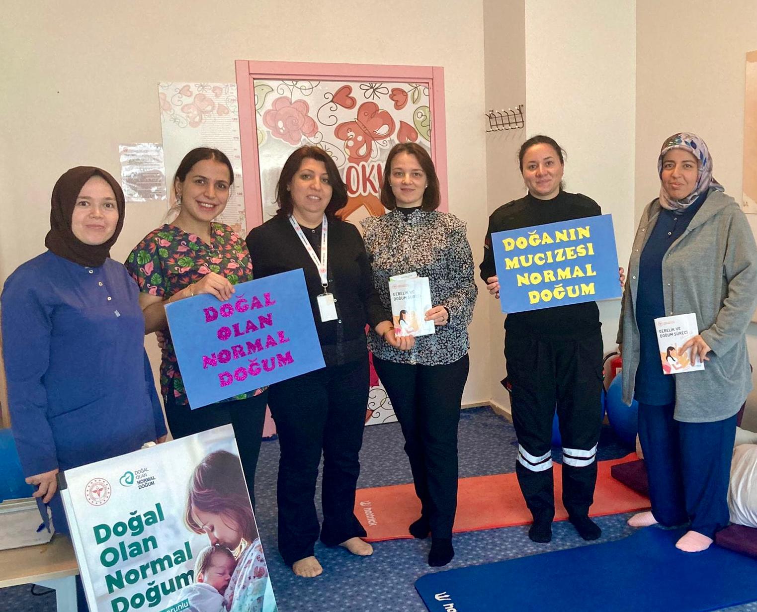 ANNE ADAYLARINA LAPSEKİ’DE ÖZEL DOĞUM EĞİTİMİ