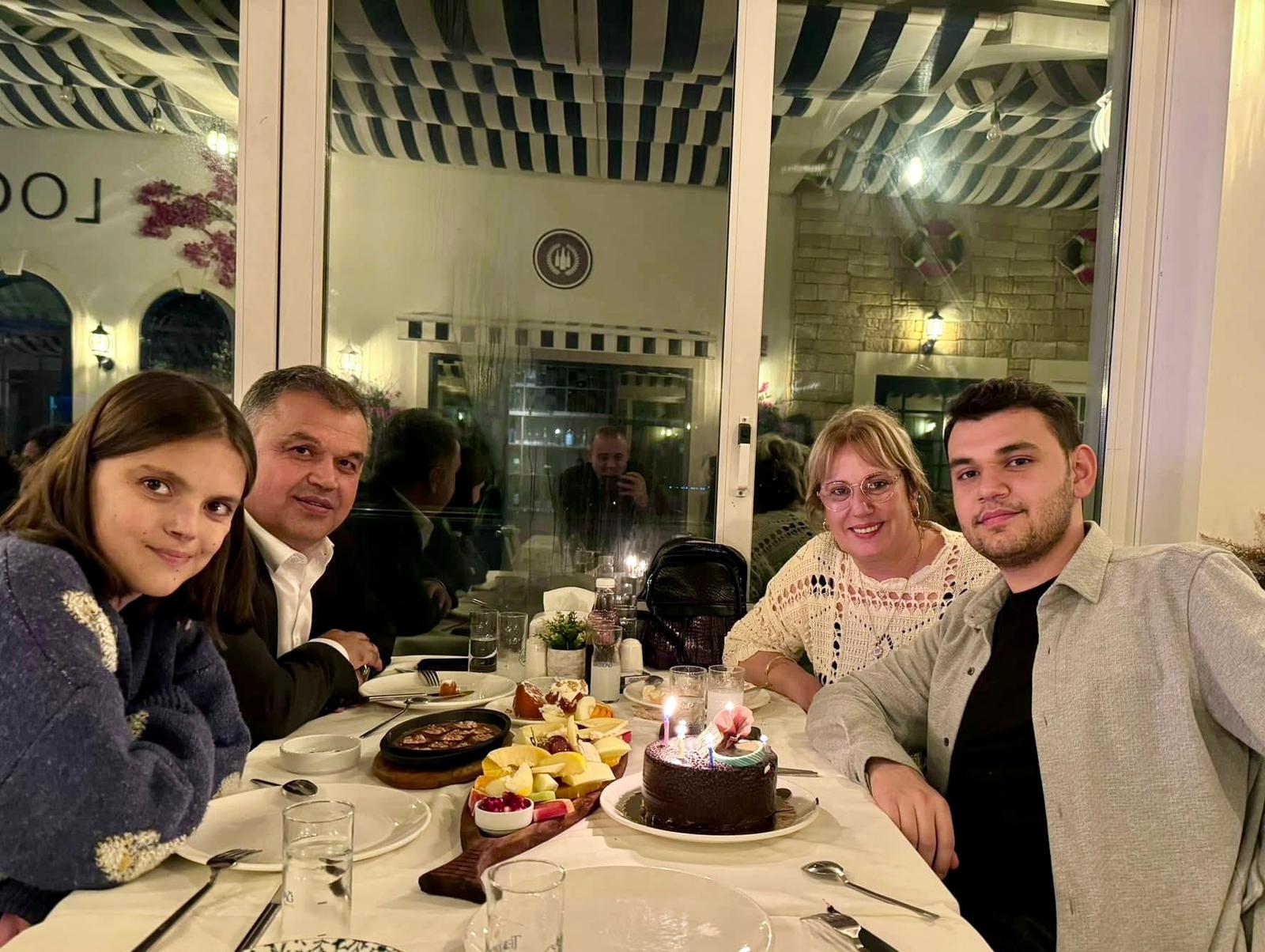 AİLECEK OĞULLARI AHMET’İN DOĞUM GÜNÜNÜ KUTLADILAR