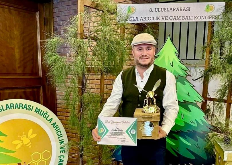 BAYRAMİÇLİ ÜRETİCİ ULUSLARARASI BAL YARIŞMASINDA BİRİNCİ OLDU