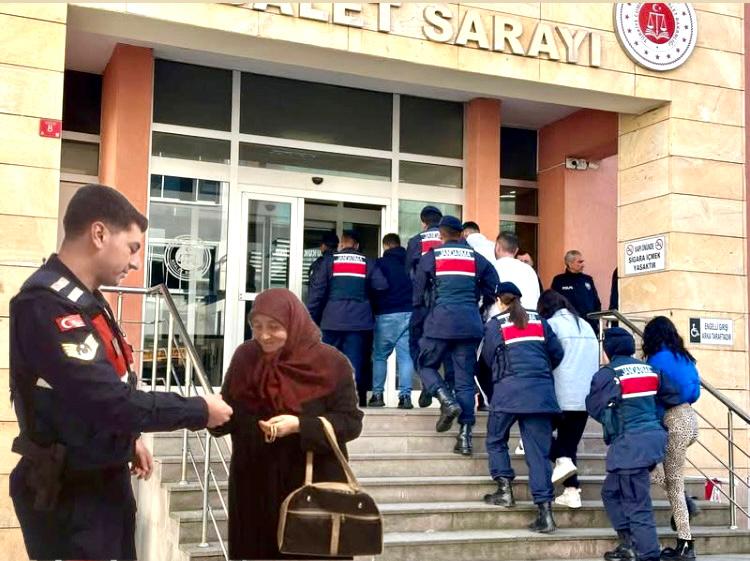 ÇAN JANDARMASINDAN DOLANDIRICILARA GEÇİT YOK