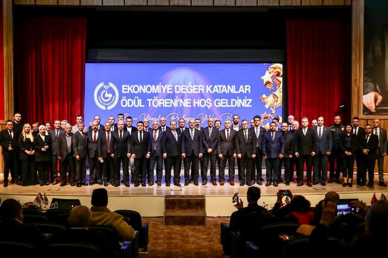 EKONOMİYE DEĞER KATANLAR, BİGA’DA ÖDÜLLENDİRİLDİ