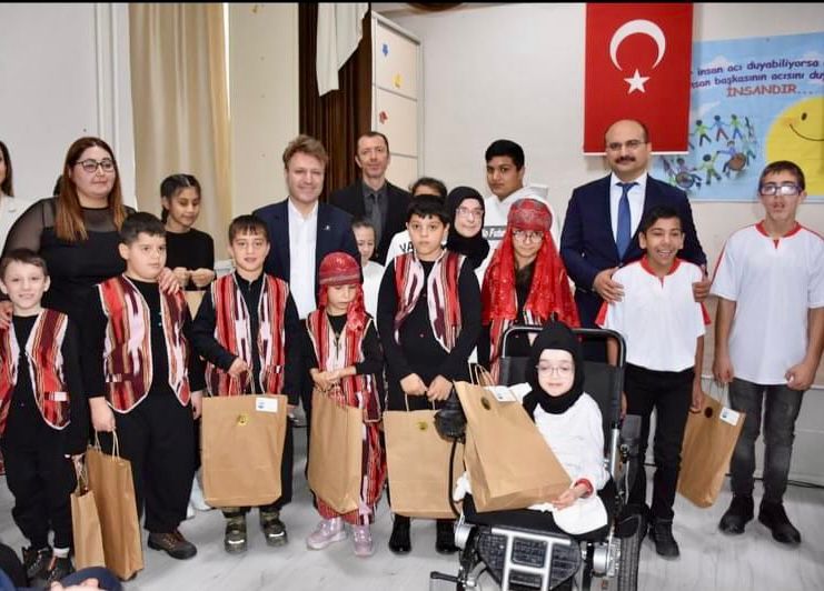 GELİBOLU’DA DÜNYA ENGELLİLER FARKINDALIK GÜNÜ