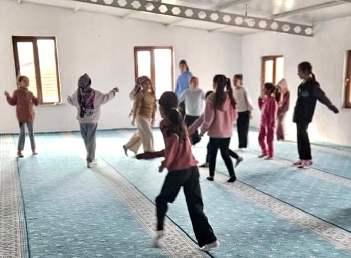 MÜFTÜLÜK KIZ ÖĞRENCİLERİN AYLIK BULUŞMASINI SAĞLIYOR