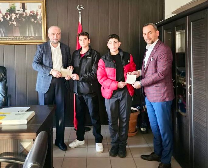 DERECE YAPAN ÖĞRENCİLER ÖDÜLLENDİRİLDİ