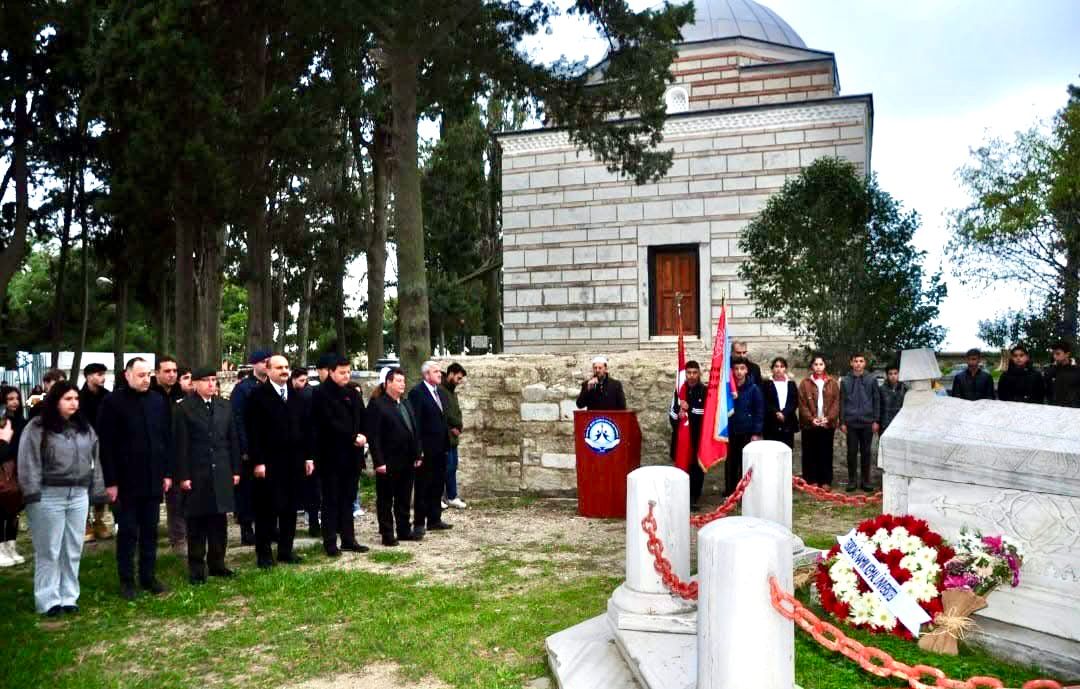 NAMIK KEMAL MEZARI BAŞINDA ANILDI