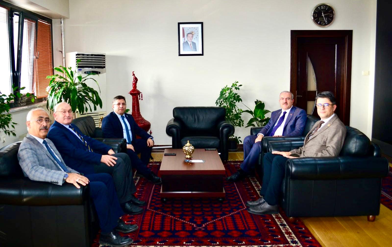 VALİ VE ÇOMÜ REKTÖRÜNDEN BALIKESİR ÜNİVERSİTESİ REKTÖRÜNE ZİYARET