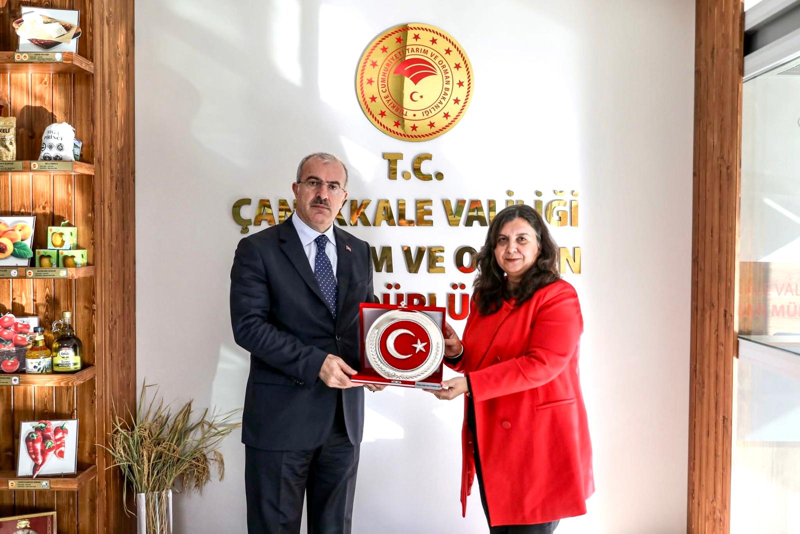 ÇANAKKALE VALİSİNE TARIMA DESTEK PLAKETİ