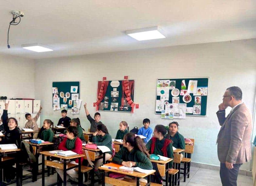 İLÇE MİLLİ EĞİTİM MÜDÜRÜNDEN AKÇAKOYUN İLKOKULUNA ZİYARET