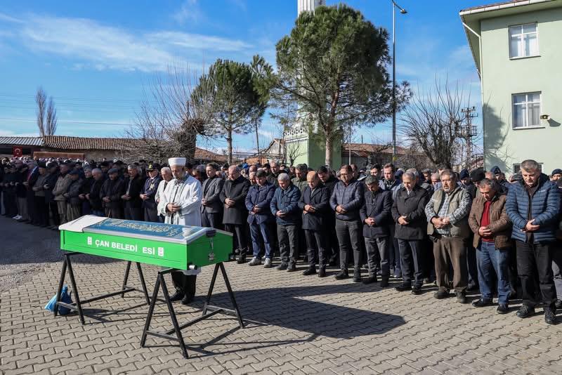 ÇANAKKALE EĞİTİM MERKEZ KOMUTANININ BABASI ÇAN GÖLEKÖY’DE DEFNEDİLDİ