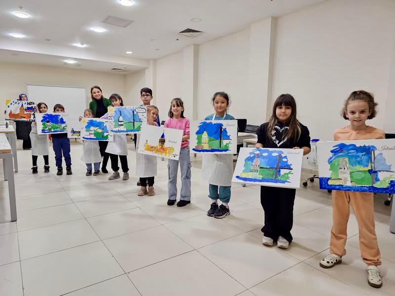 ÇOCUKLARA TUVAL BOYAMA VE PASTA ATÖLYESİ ETKİNLİĞİ
