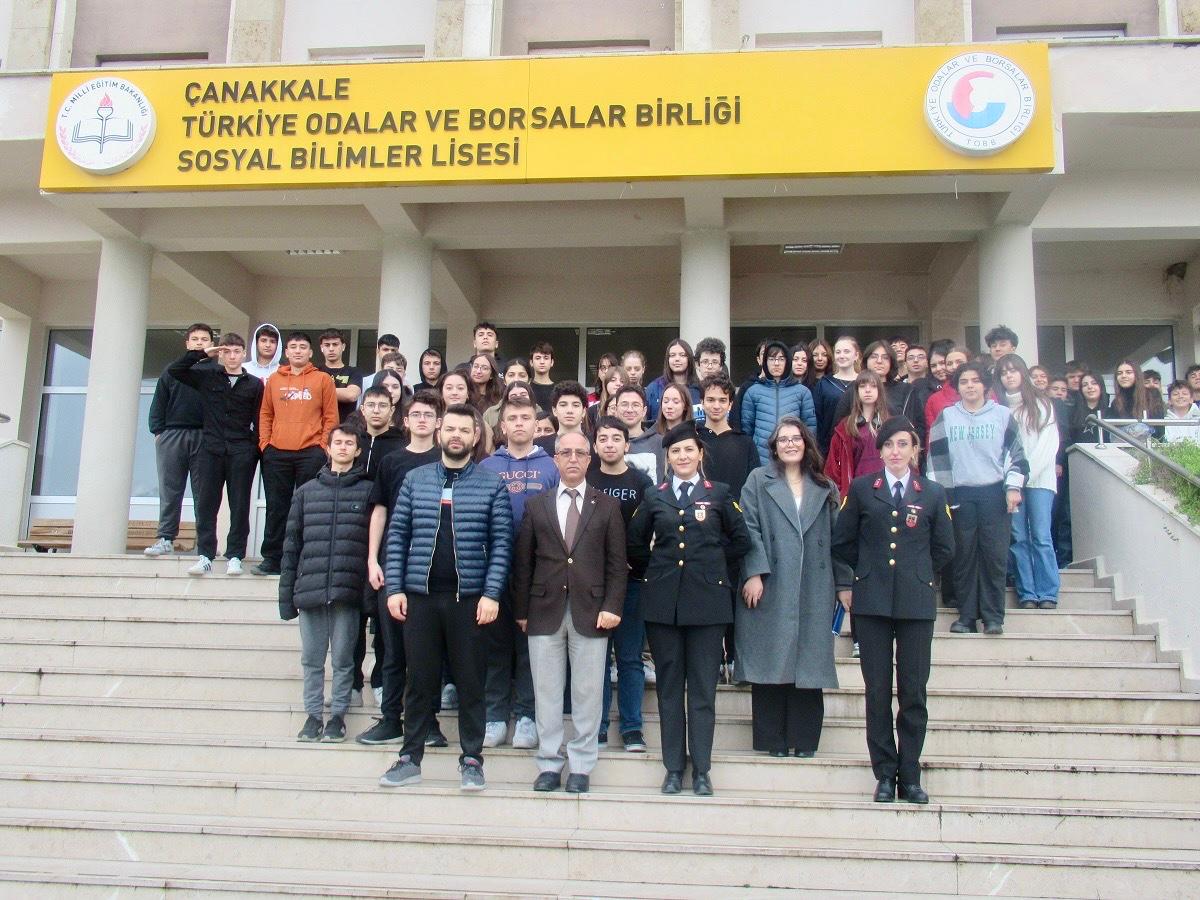 JANDARMADAN LİSE ÖĞRENCİLERİNE FLÖRT ŞİDDETİ VE SİBER ZORBALIK EĞİTİMİ