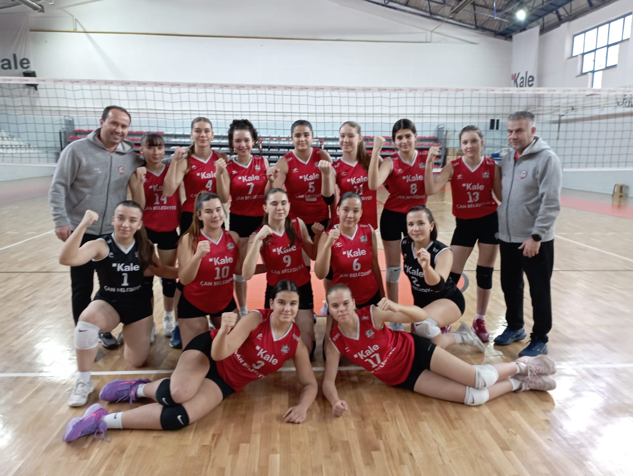TEBRİKLER KIZLAR… ÇAN KALE SPOR İLK GALİBİYETİNİ ALDI