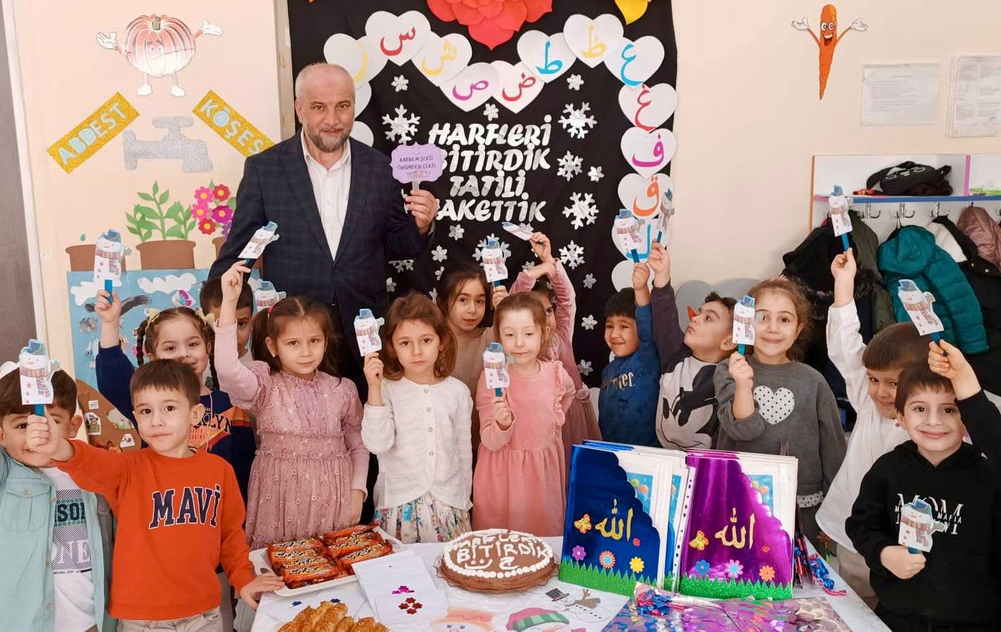 ÇAN’DA 4-6 YAŞ KUR’AN KURSU ÖĞRENCİLERİNİN KARNE SEVİNCİ