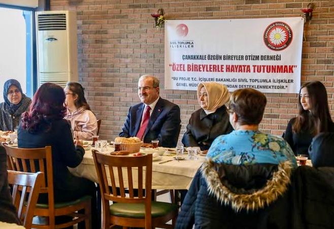 VALİ VE EŞİ, ÖZEL BİREYLER VE AİLELERİYLE BİR ARAYA GELDİ