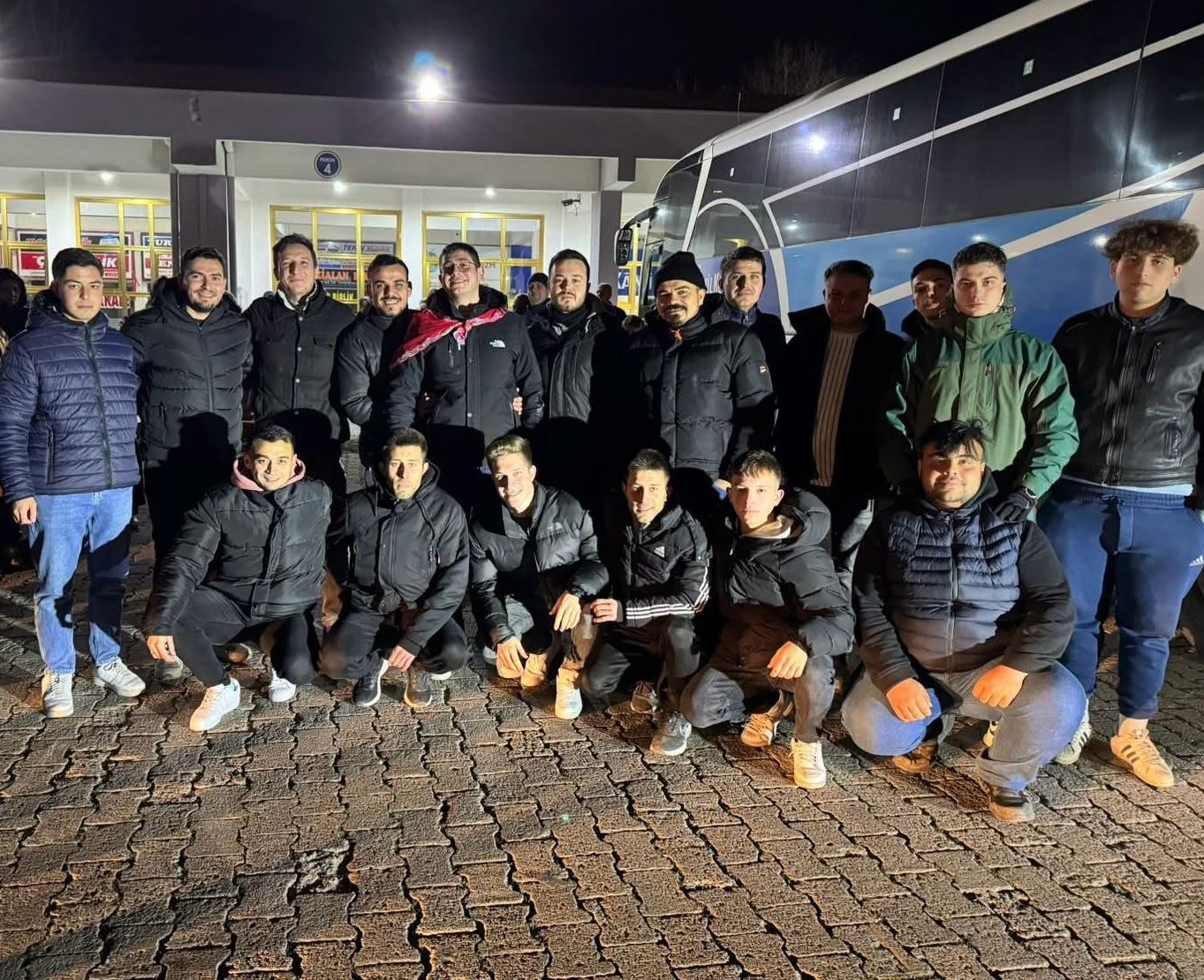 DOĞACALI GENÇLER ARKADAŞLARINI DUALARLA ASKERE UĞURLADI