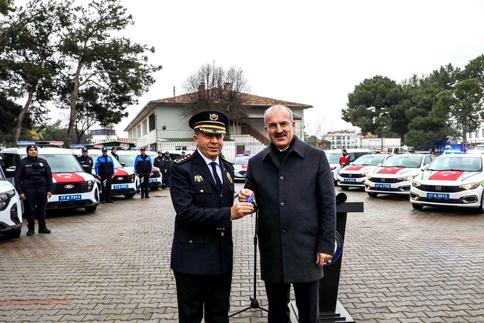 EMNİYETE YENİ 15 ARAÇ İLE DÖRT MOTOSİKLET