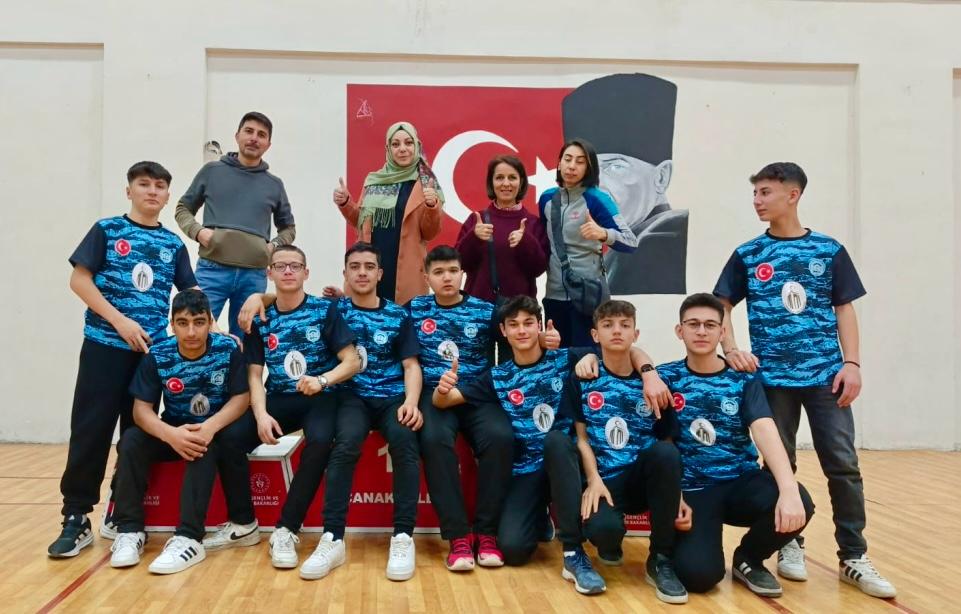 KALKIM ÇOK PROGRAMLI ANADOLU LİSESİNDEN BAŞARILI BİLEK GÜREŞLERİ