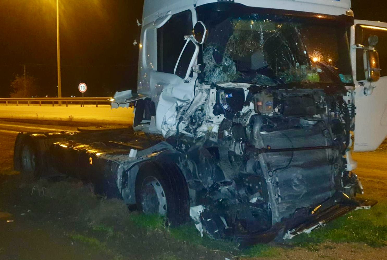 LAPSEKİ ÇARDAK’TA ÇALINAN TIR, KONYA’DA BULUNDU