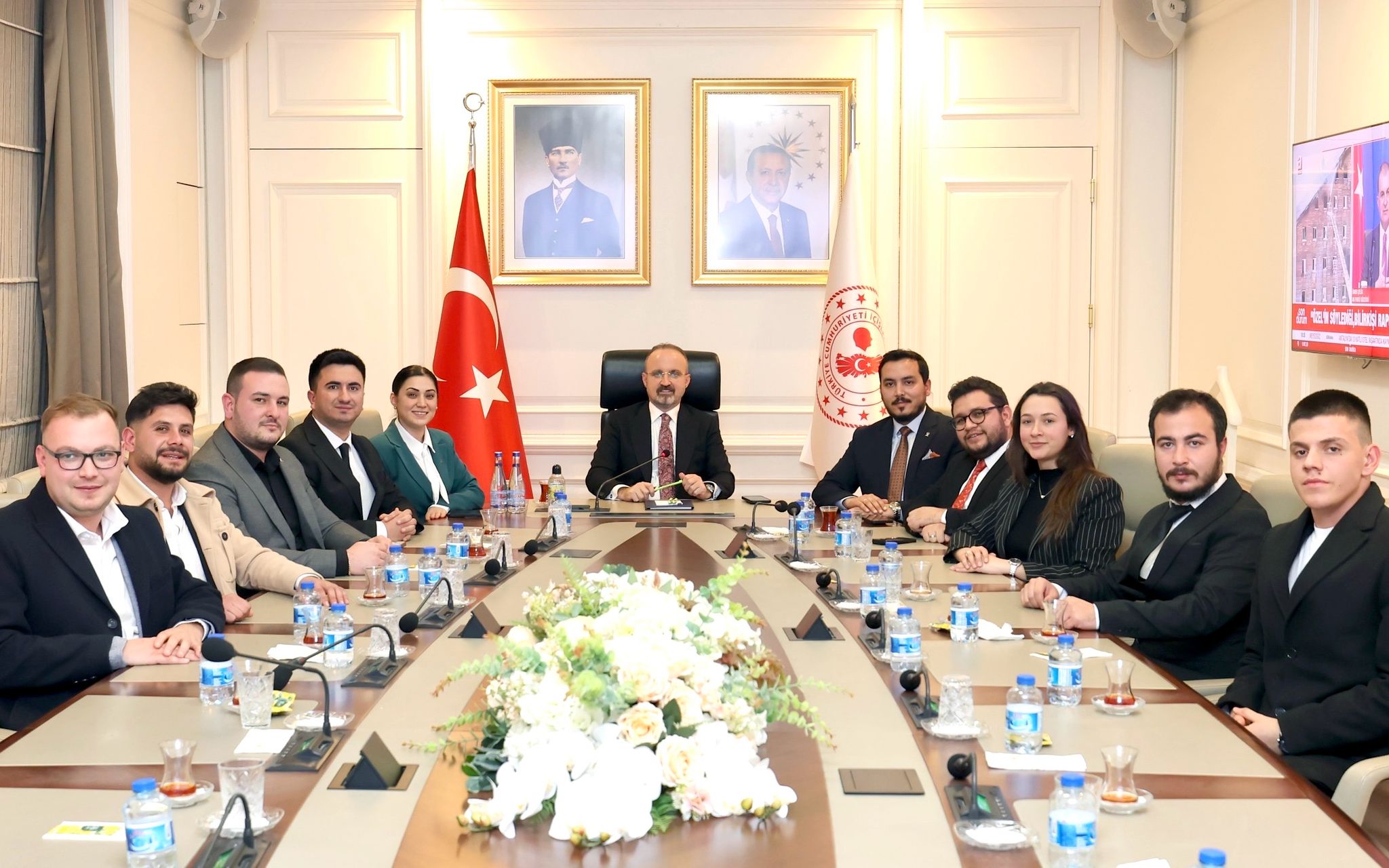 EDİRNE GENÇLİK KOLLARINDAN İÇİŞLERİ BAKAN YARDIMCISINA ZİYARET