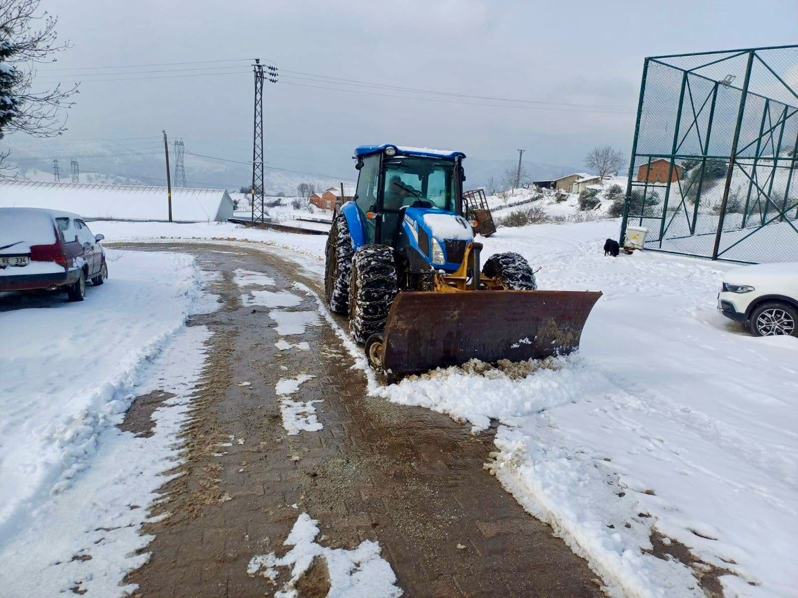 ÇAL MUHTARLIĞI, KÖY İÇİ YOLLARINI KENDİ İMKANLARIYLA AÇTI