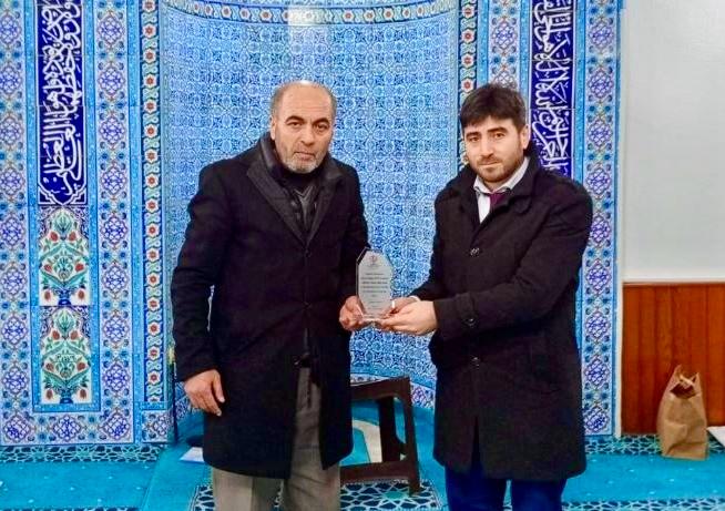 BAŞARILI DİN GÖREVLİSİ İLE EMEKLİ OLAN PERSONELE PLAKET