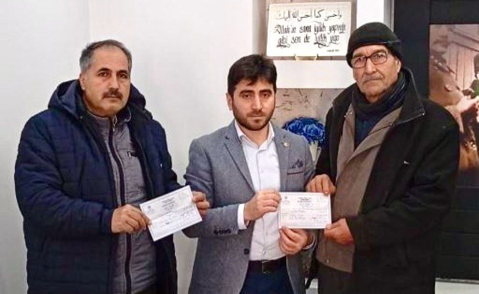 KÖY MUHTARINDAN MERHUME ANNESİ ADINA SU KUYUSU BAĞIŞI