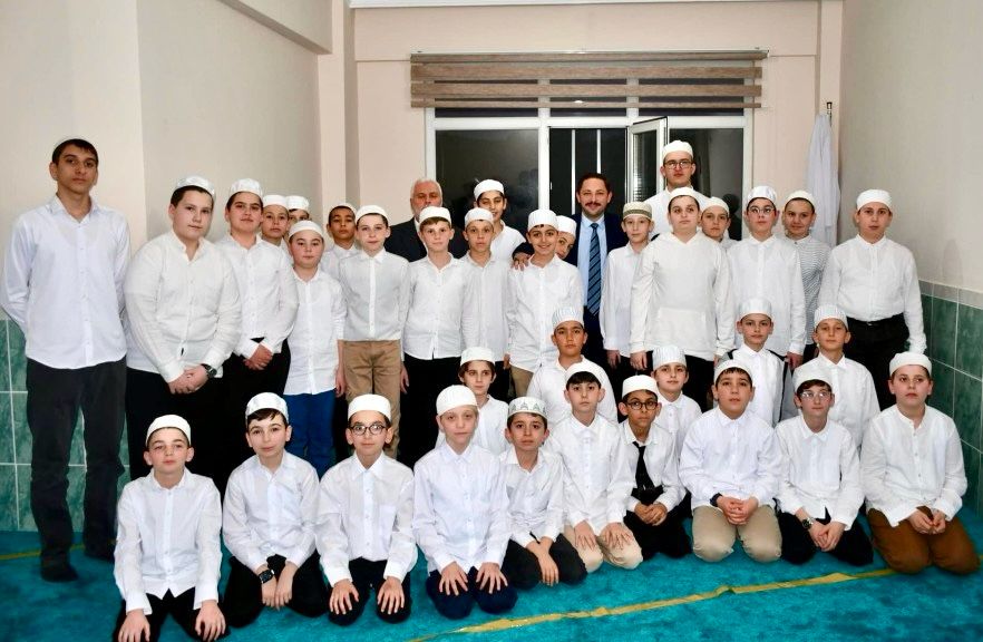 KAYABAŞI: “GENÇLERİMİZ İLMİN IŞIĞINDA YÜRÜYOR”