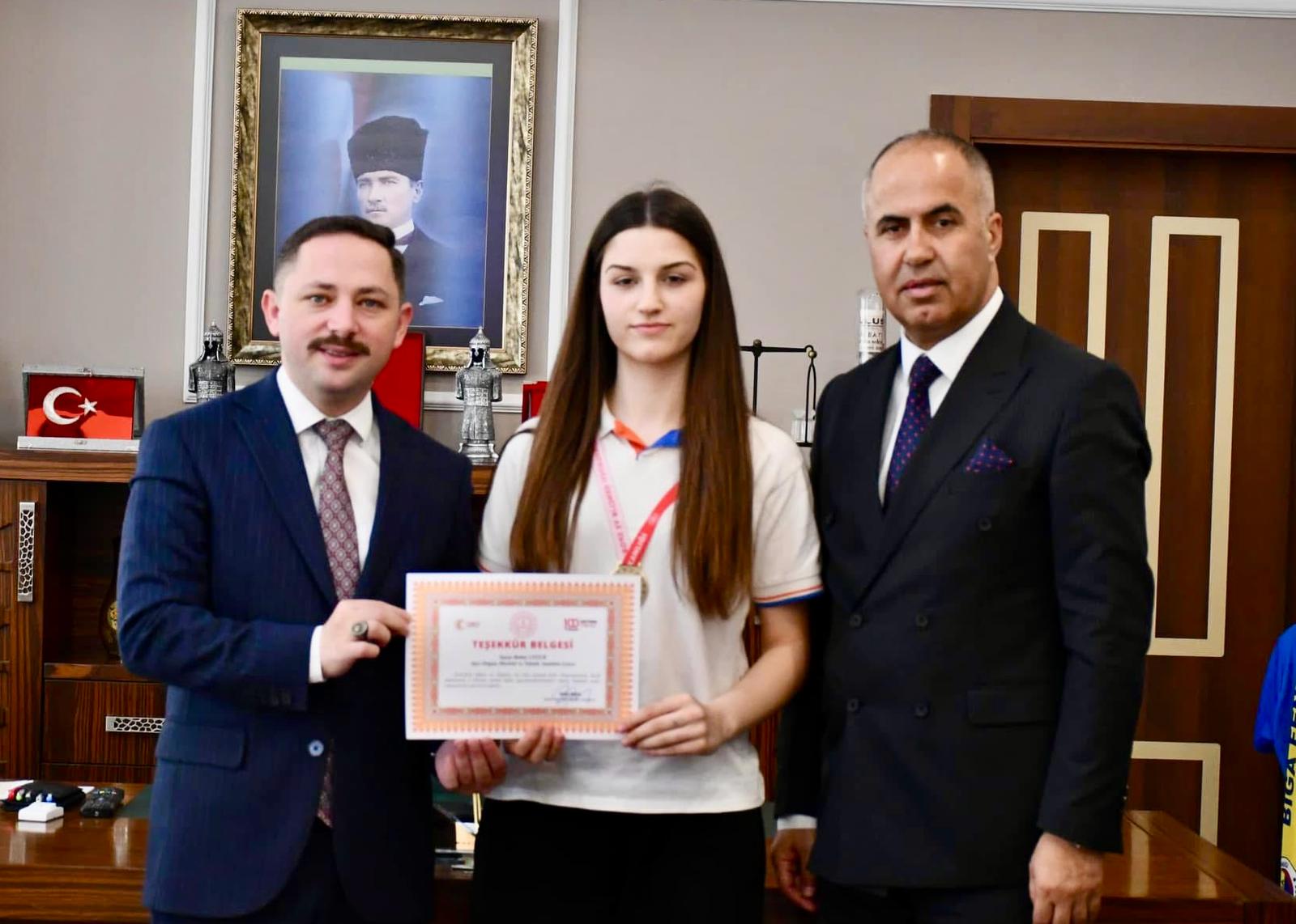 KAYMAKAM KAYABAŞI’DAN BAŞARILI BOKSÇUYA TEBRİK