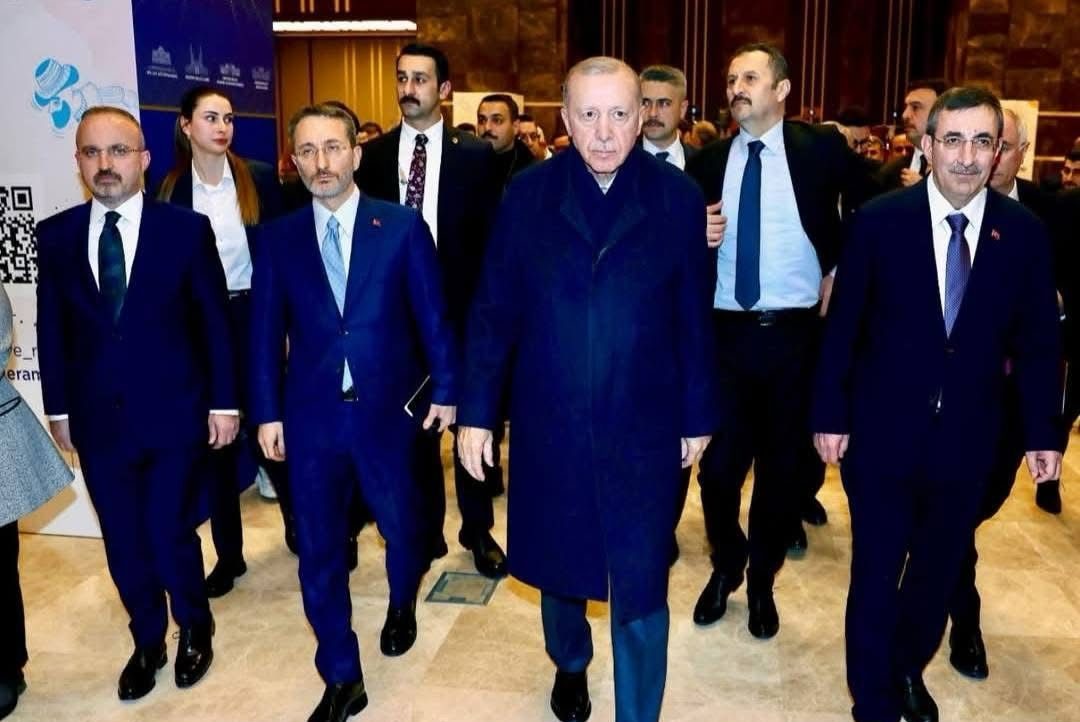 DÜN OLDUĞU GİBİ BUGÜN DE CUMHURBAŞKANININ EN YAKININDA