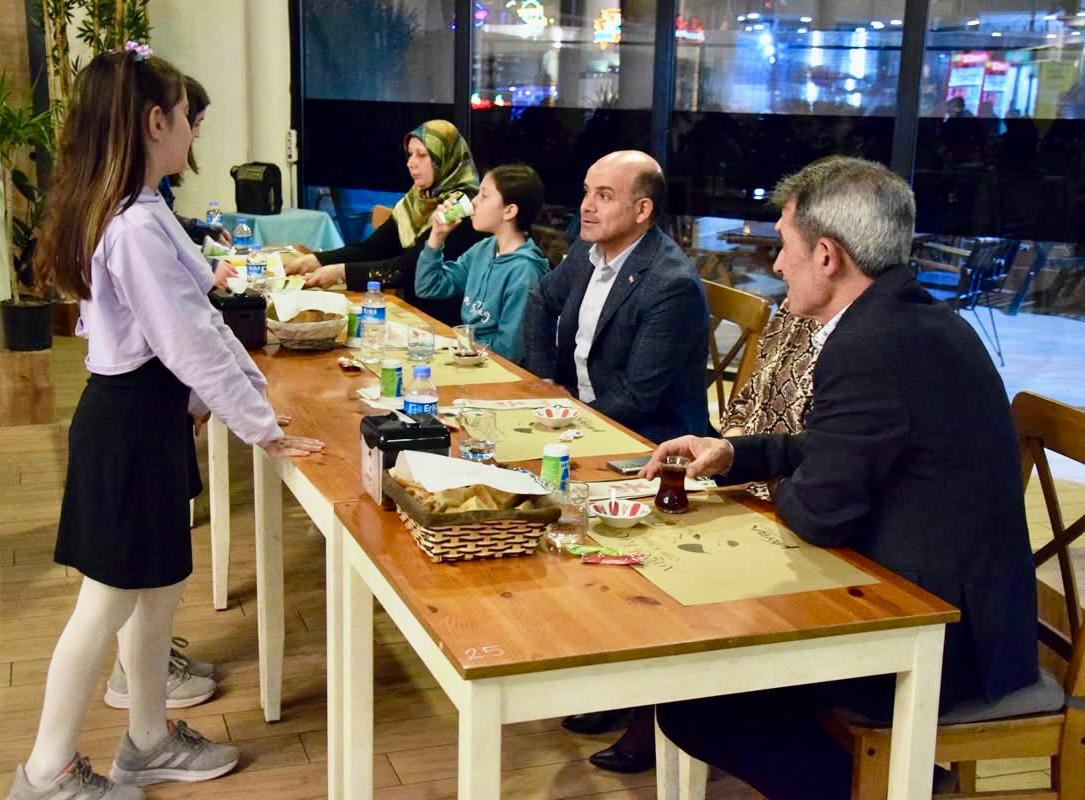 ÇAN KAYMAKAMI ÖKSÜZ VE YETİM ÇOCUKLARLA İFTAR SOFRASINDA BULUŞTU