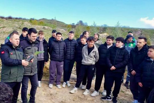 ÇAN’DA MALLIKÖY SAPAĞI MEVKİSİNDE FİDAN DİKİMİ