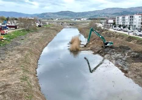 DSİ’DEN SARIÇAY’DA ISLAH ÇALIŞMALARI DEVAM EDİYOR