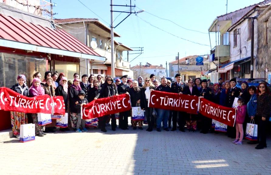 JANDARMA VE ÇOMÜ KAM, KÖYLÜ KADINLARLA BİR ARAYA GELDİ