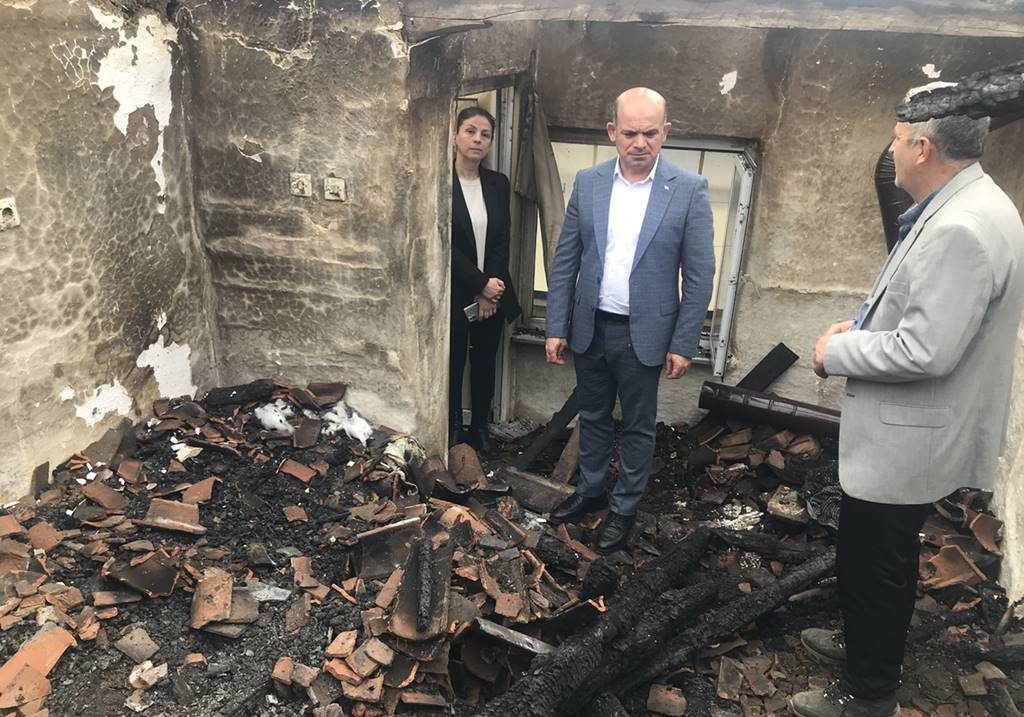 ÇAN KAYMAKAMINDAN EVİ YANAN EMİNE TEYZEYE ZİYARET