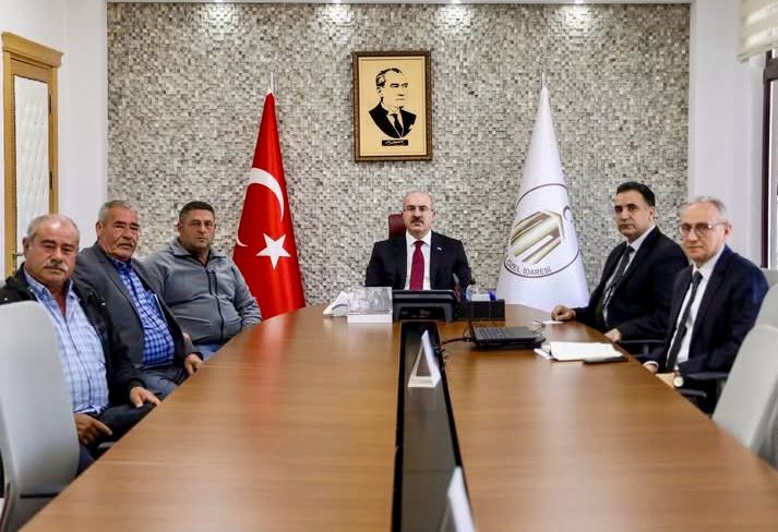 VALİ AYVACIK, BAYRAMİÇ, EZİNE VE YENİCE MUHTARLARININ TALEPLERİNİ DİNLEDİ