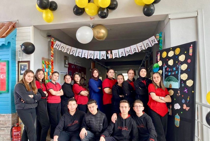 ÇAN SEVİM BODUR MTAL ÖĞRENCİLERİ RAMAZAN’I OKULLARINA TAŞIDI