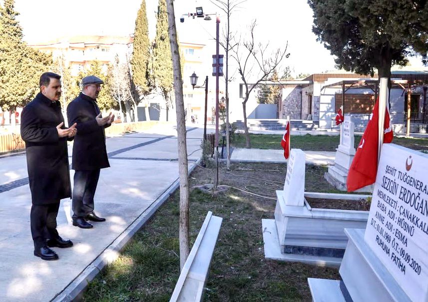 VALİDEN HASTANE BAYIRI ŞEHİTLİĞİNDE ŞEHİTLERE DUA