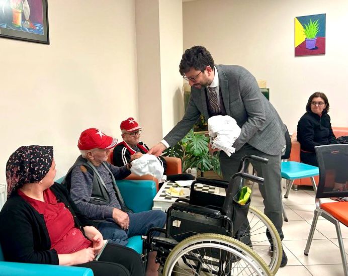 SAĞLIK İL MÜDÜRÜNDEN YAŞLILAR HAFTASI’NDA HUZUREVİ ZİYARETİ