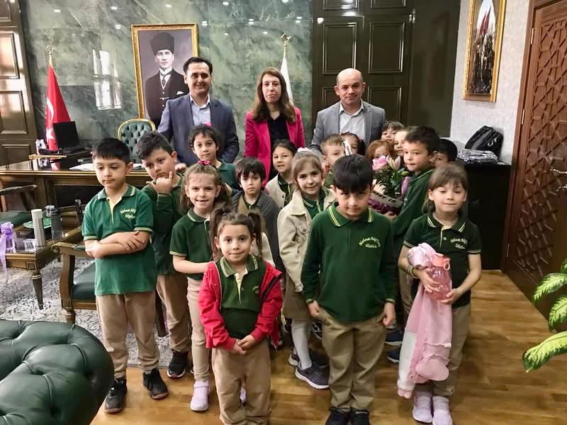 ÇAN KAYMAKAMINA ÖĞRENCİLERDEN 23 NİSAN ZİYARETİ