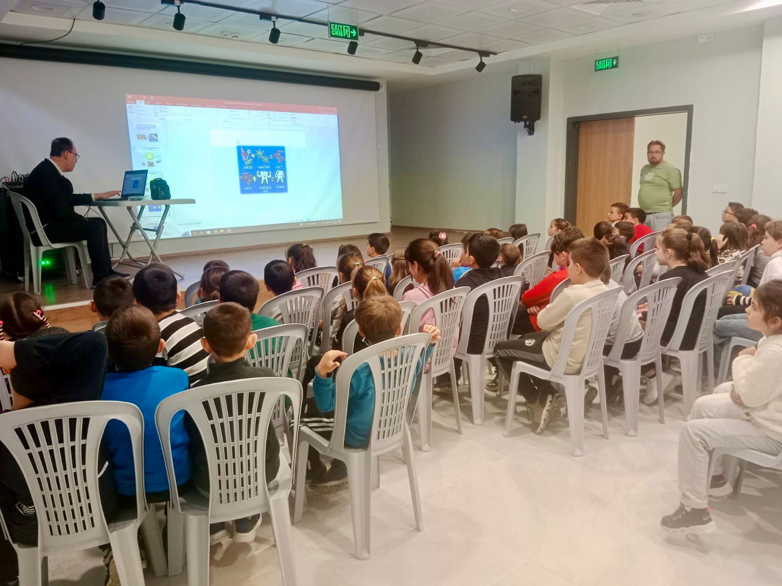 ÇAN OSMAN ÇANERİ İLKOKULU ÖĞRENCİLERİNE AĞIZ VE DİŞ SAĞLIĞI EĞİTİMİ