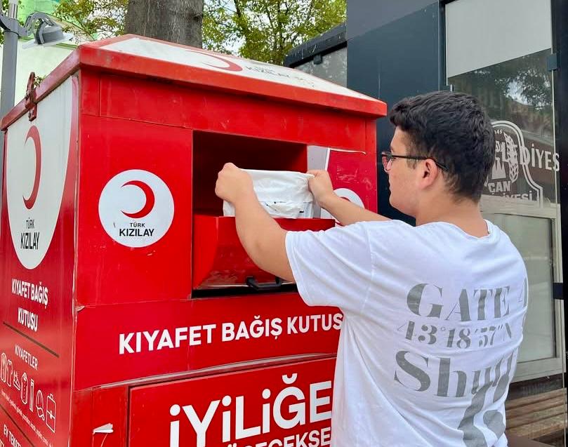 ÇAN SEVİM BODUR MTAL ÖĞRENCİLERİ, GİYMEDİKLERİ KIYAFETLERİ KIZILAY’A BAĞIŞLADI