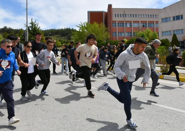 ÜNİVERSİTELİLER KOŞAMAYANLAR İÇİN KOŞTU