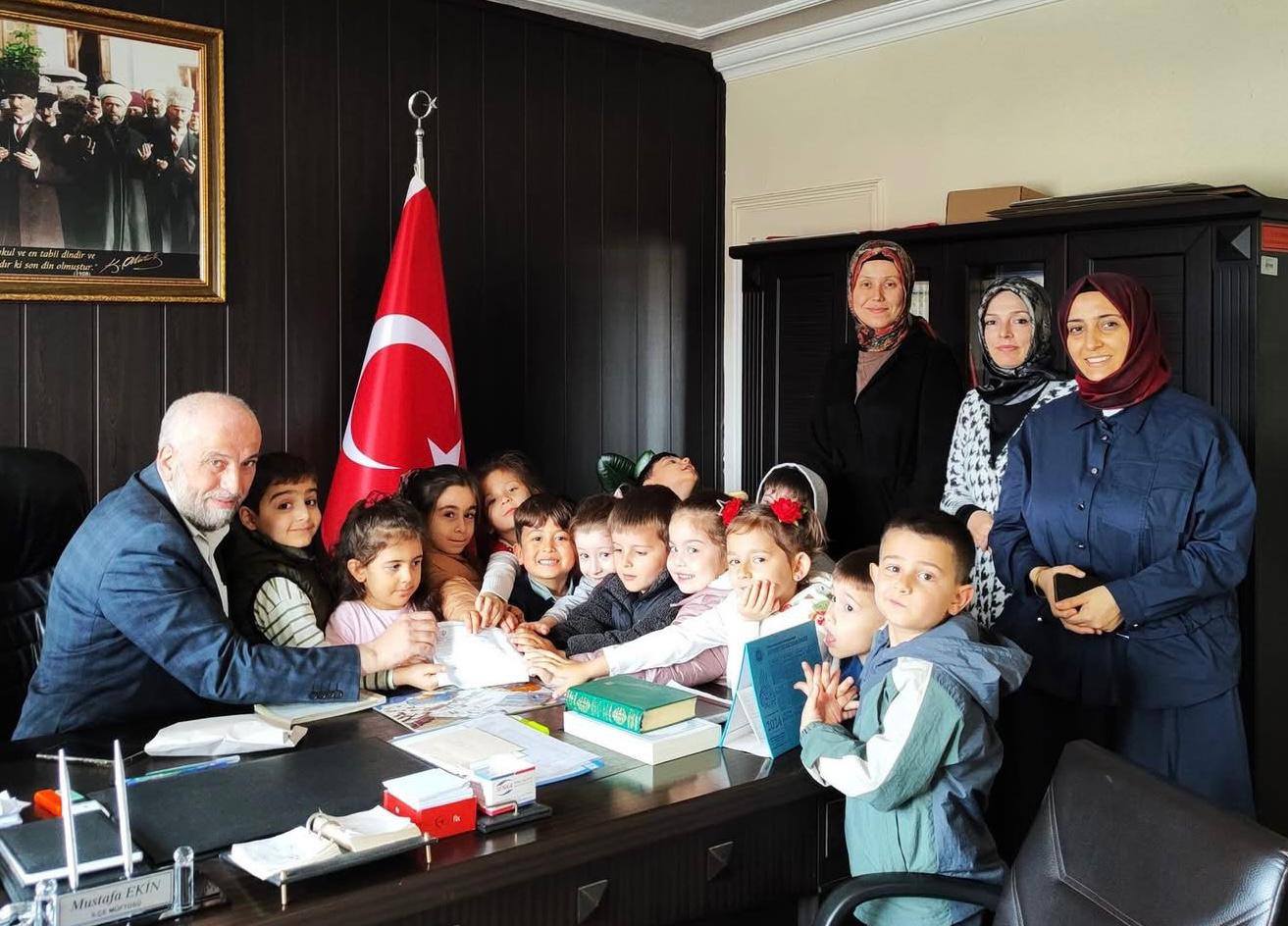 ÇAN’DA KURAN KURSU ÖĞRENCİLERİ KERMES GELİRİNİ FİLİSTİN’E BAĞIŞLADI